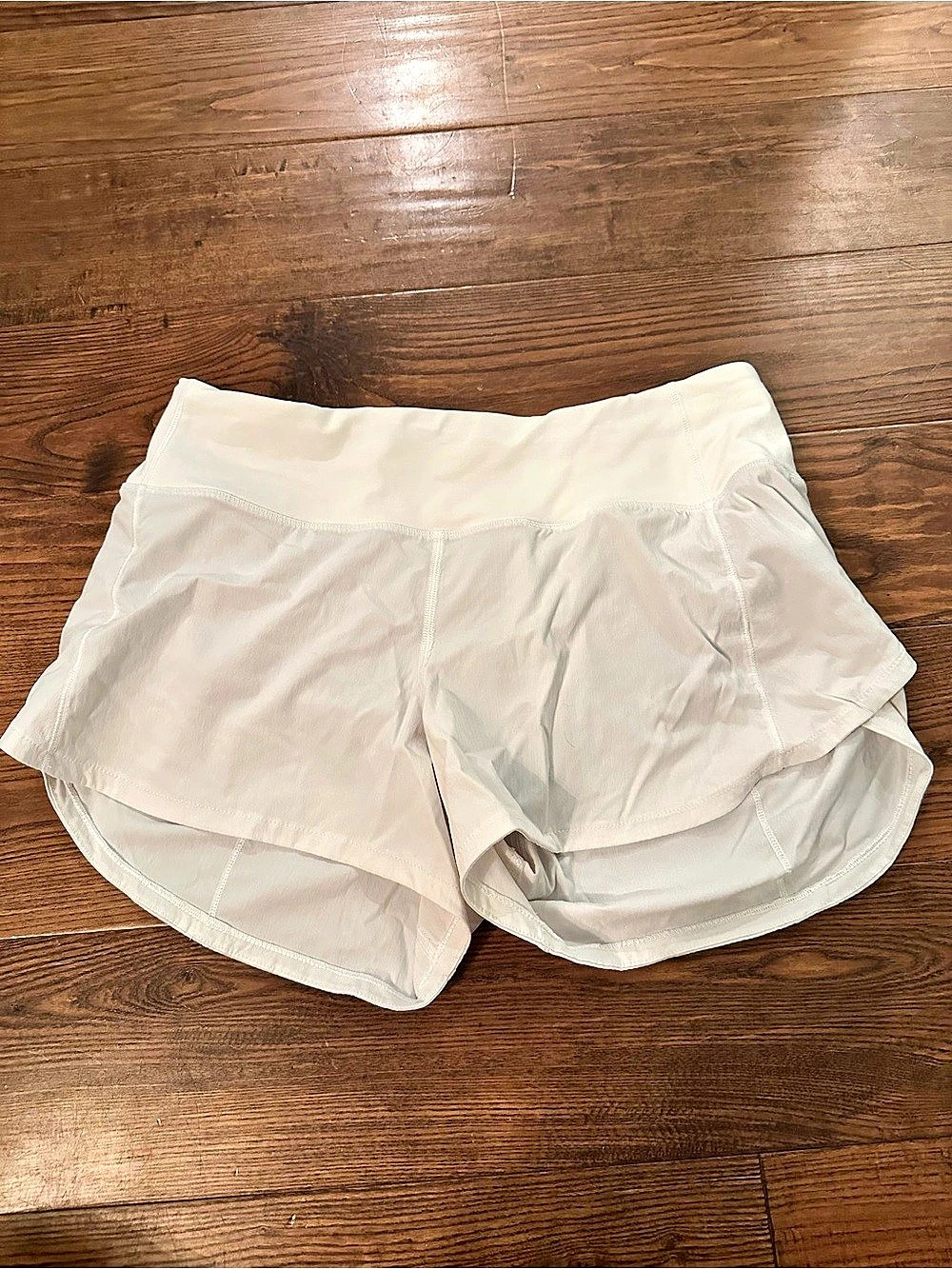 lululemon Speed Up Mid-Rise Lined Short 4" White Size 6